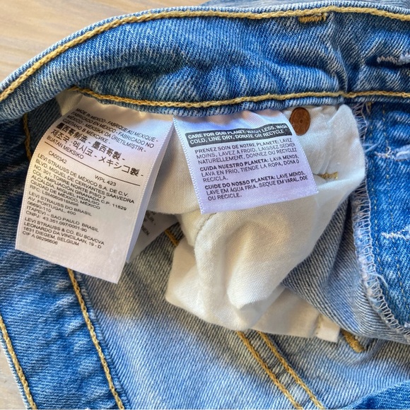 LEVIs Ribcage Short Distressed Frayed  Button Fly Shorts Womens 28 - Picture 14 of 15